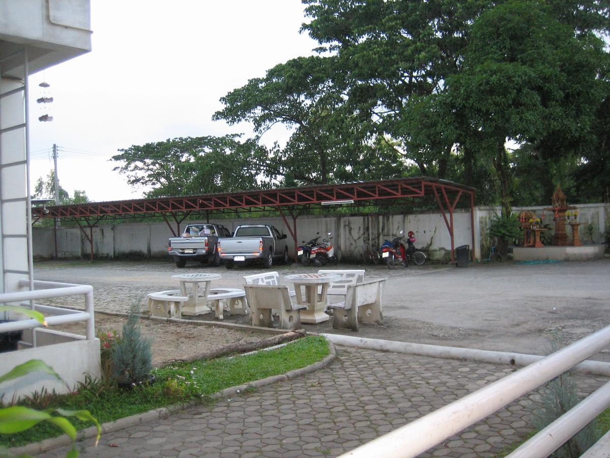 Lamphun Place Hotel Exterior photo